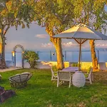 Lemami Seafront בית נופש *