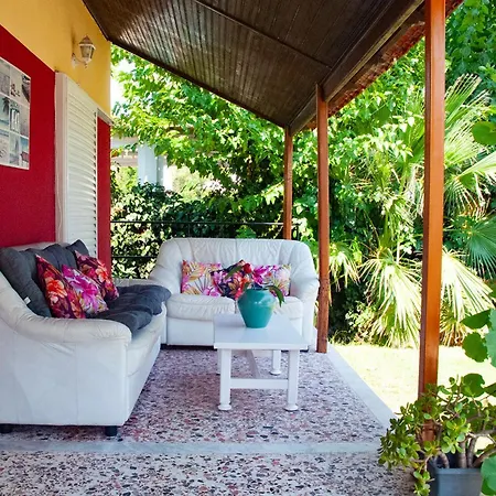 Lemami Seafront 別荘